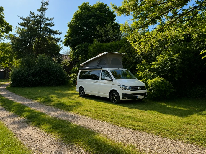 Emplacement Van / Fourgon (< 6m) (1 adulte, Aucun enfant, Pas d'électricité)